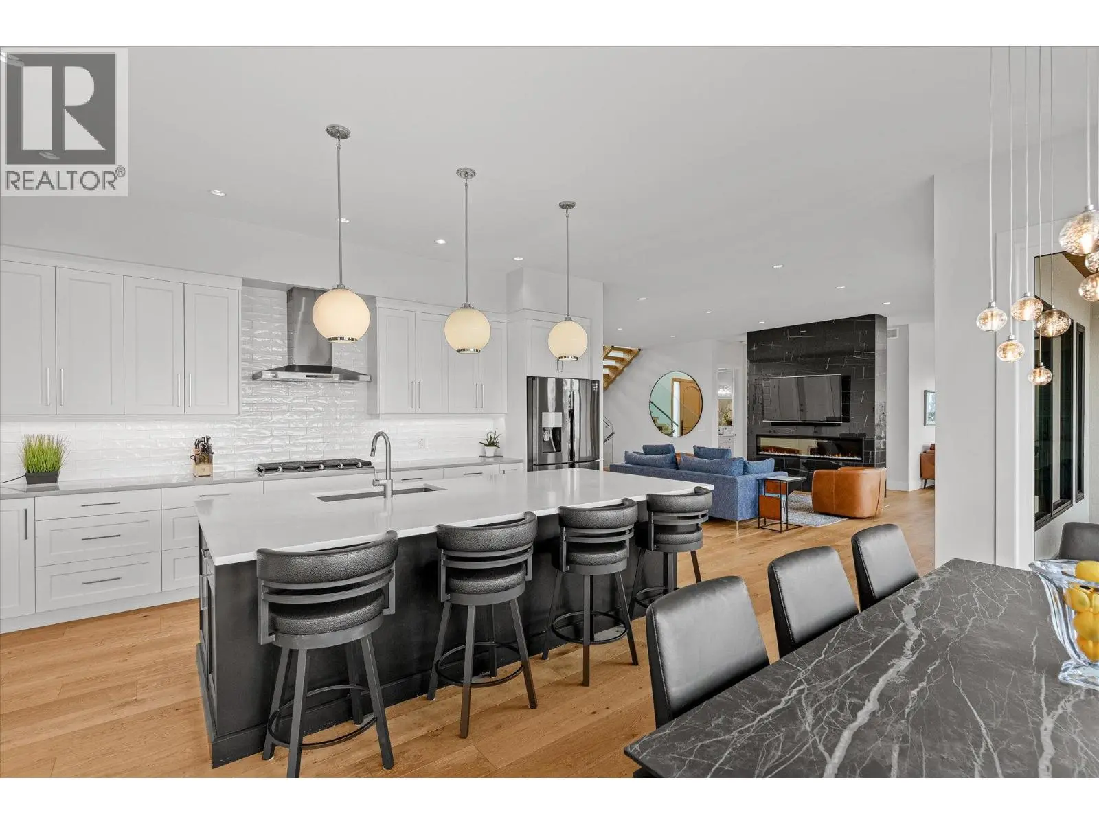 980 Ledgeview Court. Kelowna, British Columbia
