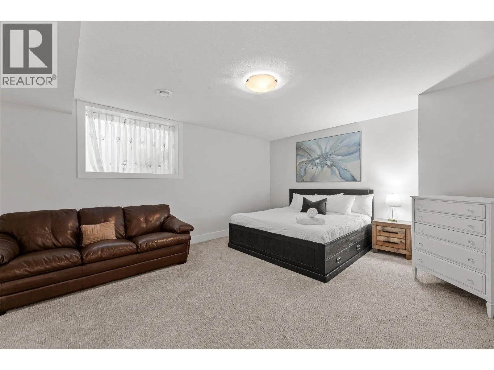 980 Ledgeview Court. Kelowna, British Columbia