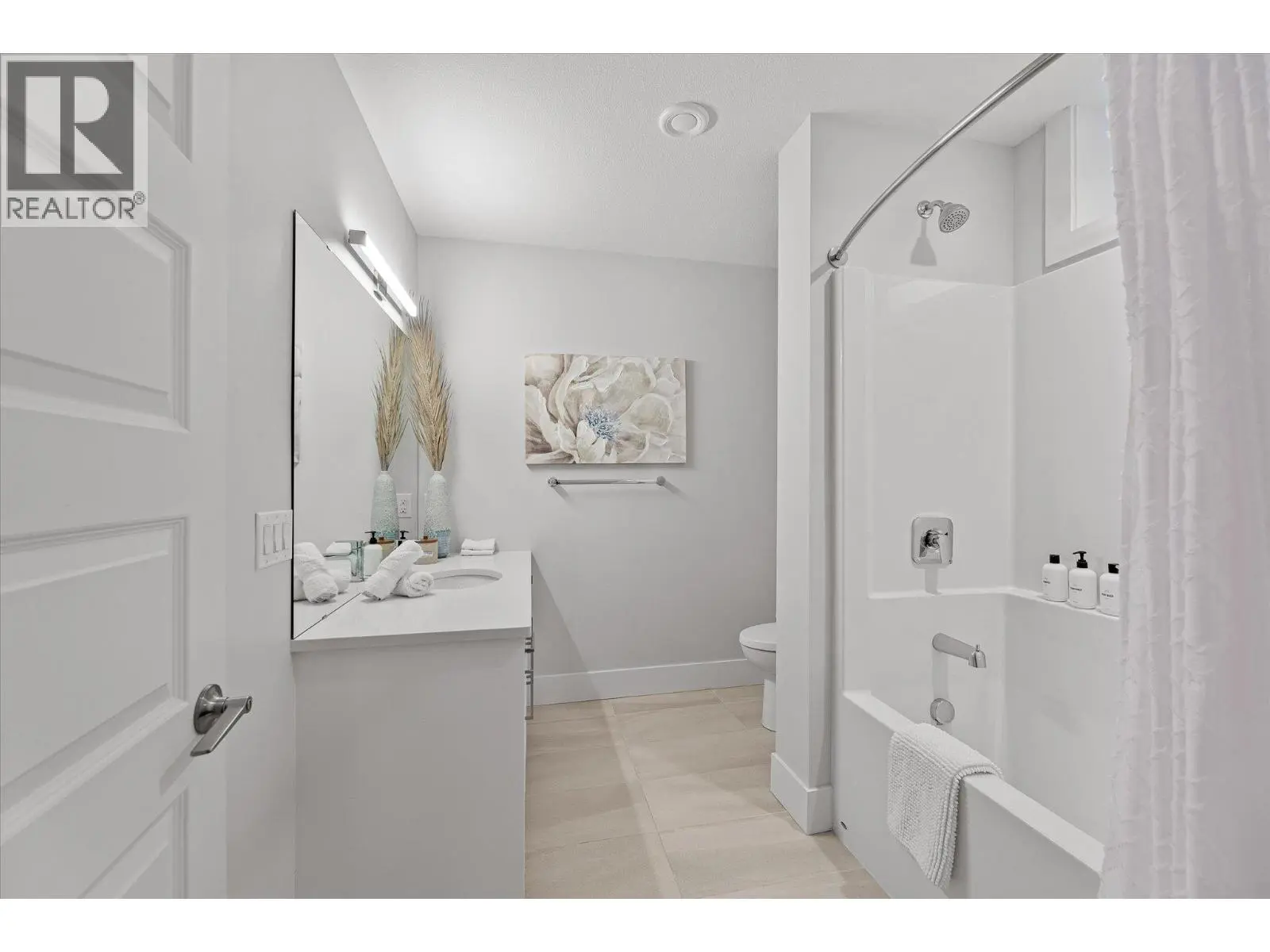 980 Ledgeview Court. Kelowna, British Columbia