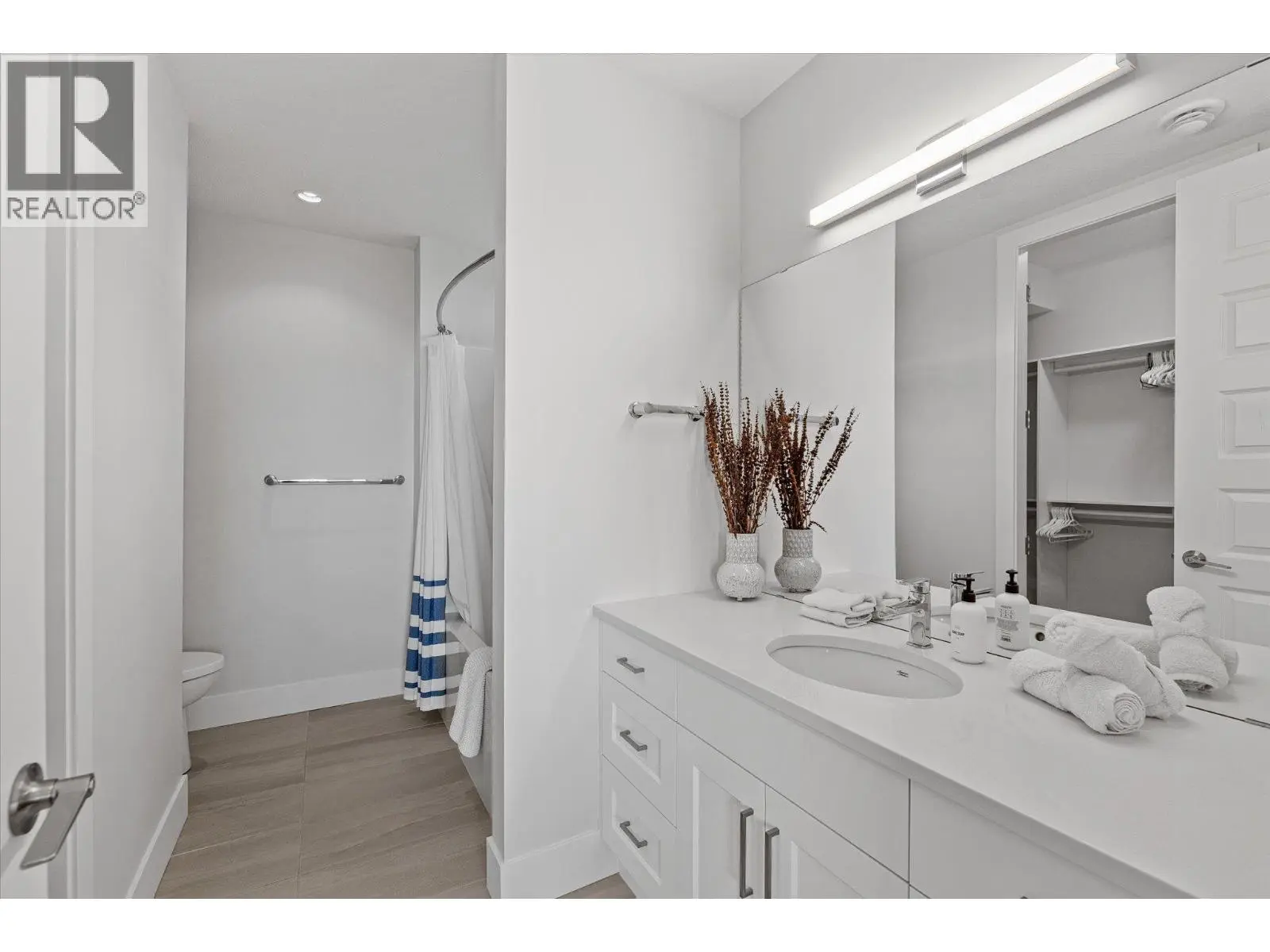 980 Ledgeview Court. Kelowna, British Columbia