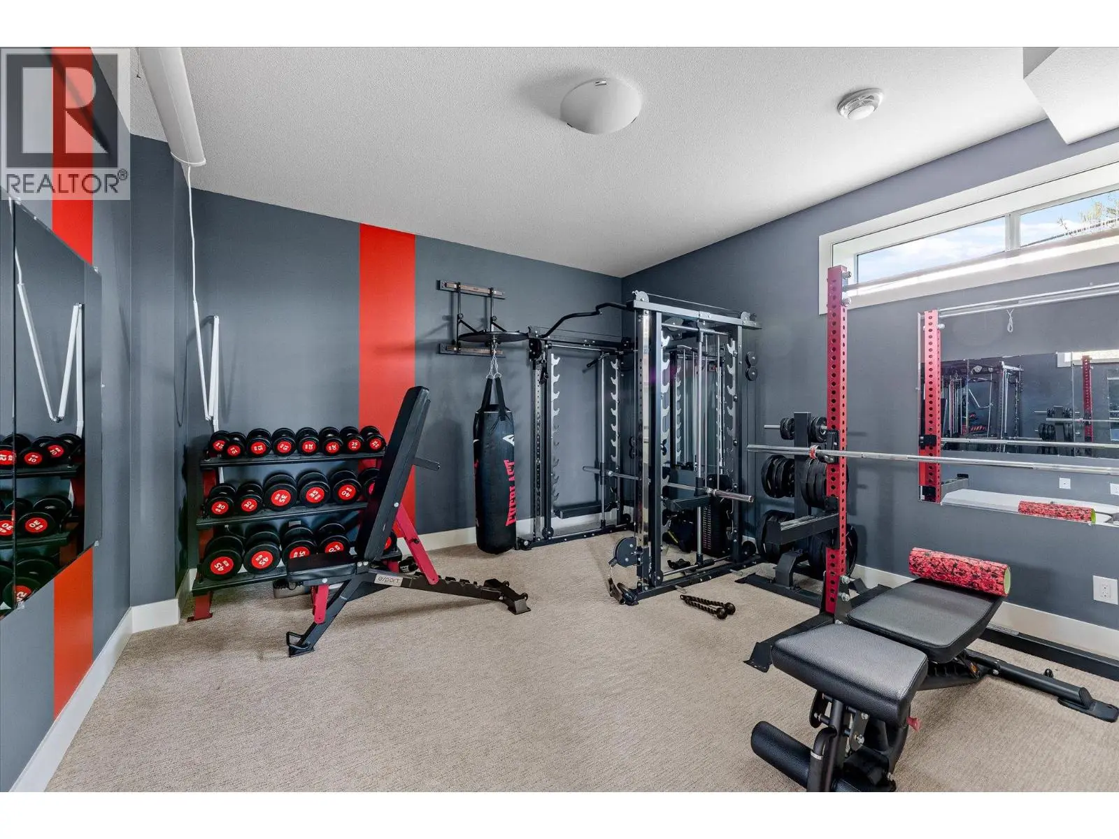 980 Ledgeview Court. Kelowna, British Columbia