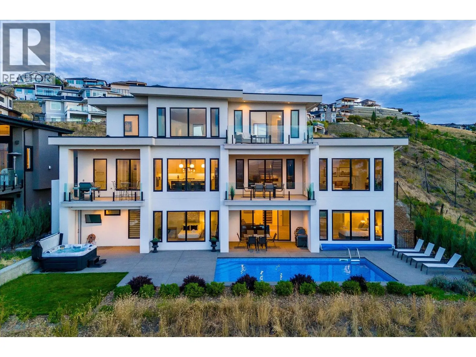 980 Ledgeview Court. Kelowna, British Columbia