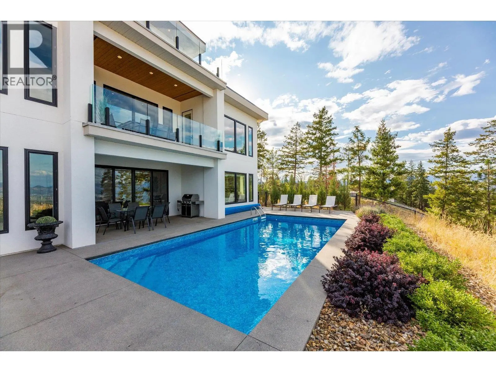 980 Ledgeview Court. Kelowna, British Columbia