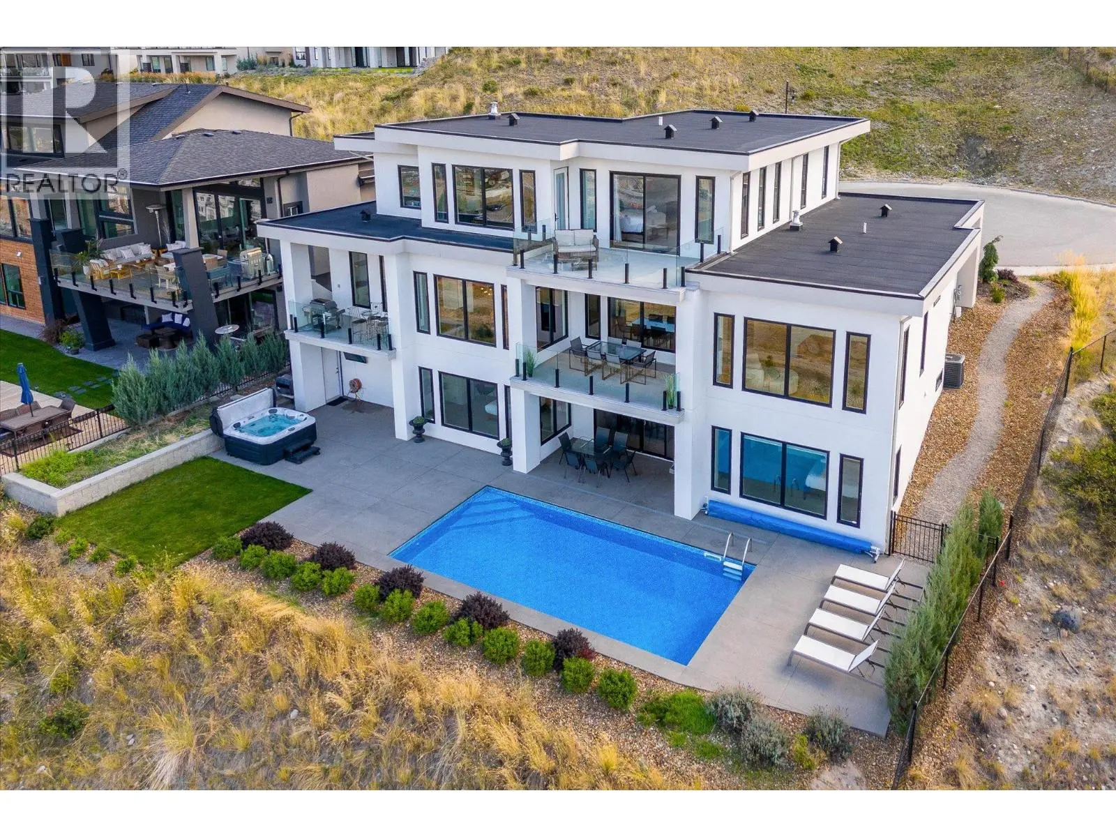 980 Ledgeview Court. Kelowna, British Columbia