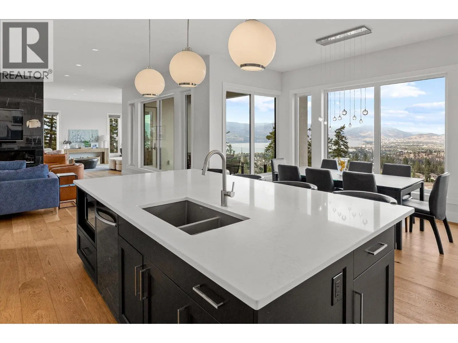 980 Ledgeview Court. Kelowna, British Columbia