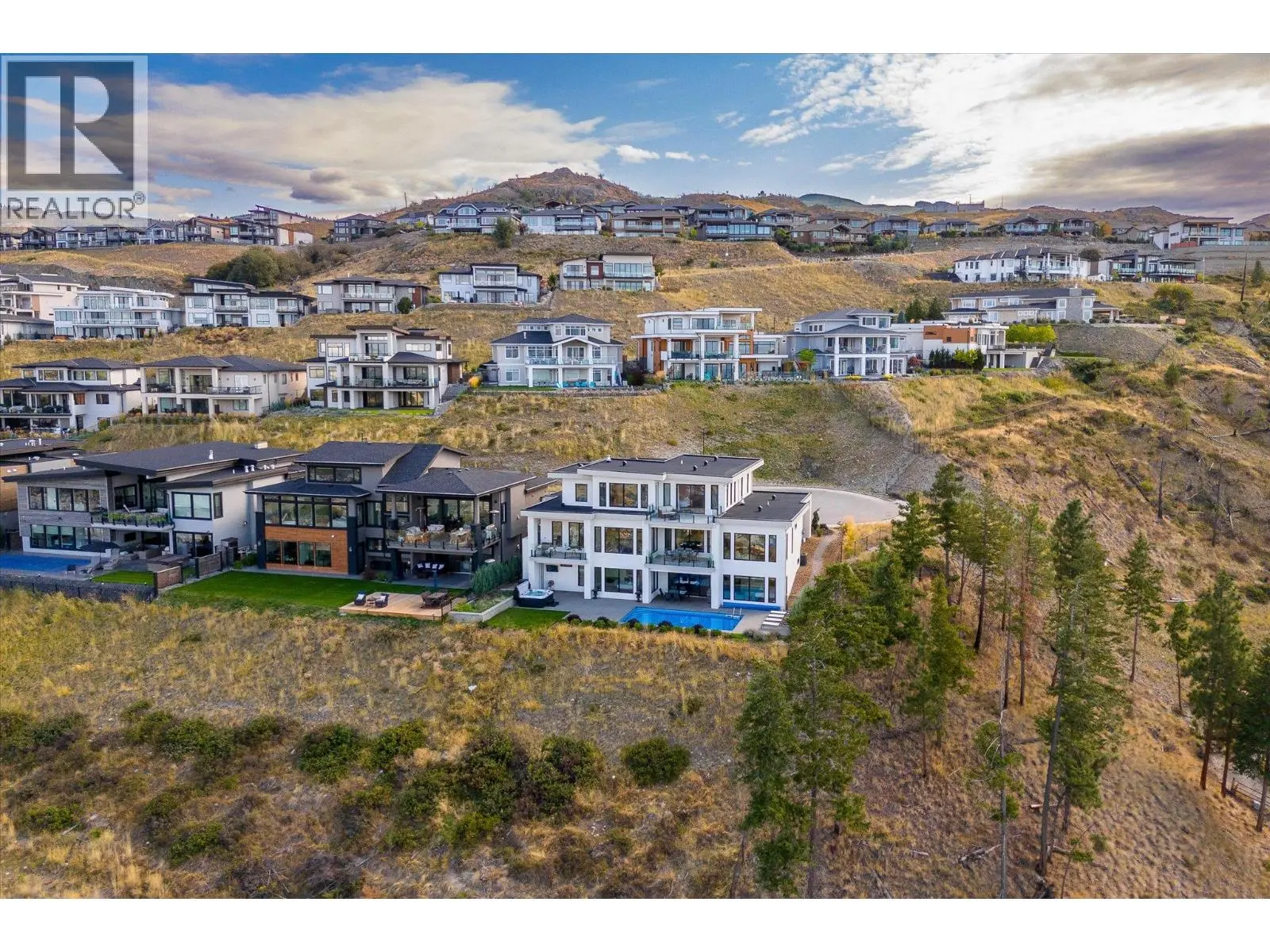 980 Ledgeview Court. Kelowna, British Columbia