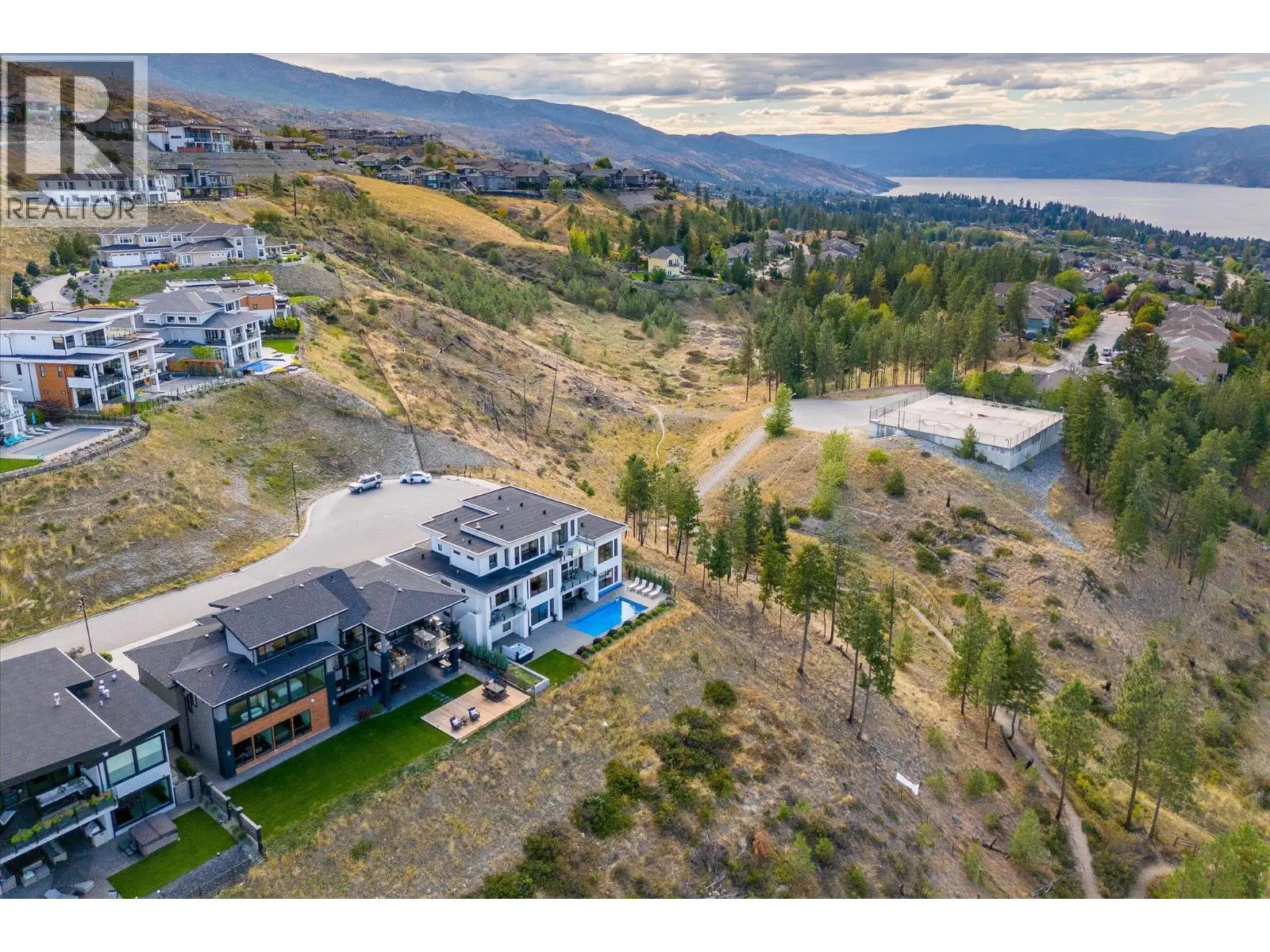 980 Ledgeview Court. Kelowna, British Columbia