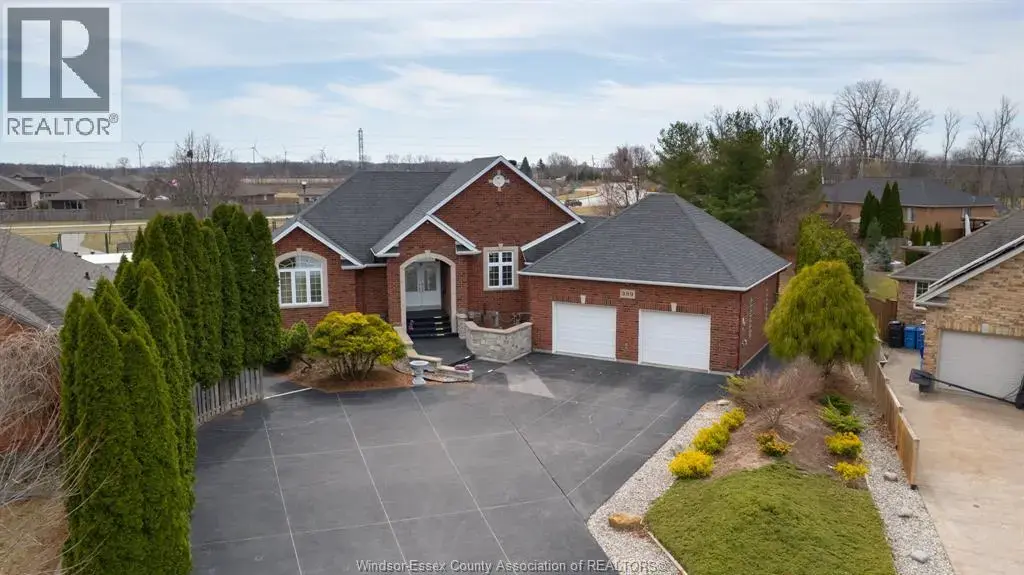 389 Pinehurst Drive, Lakeshore