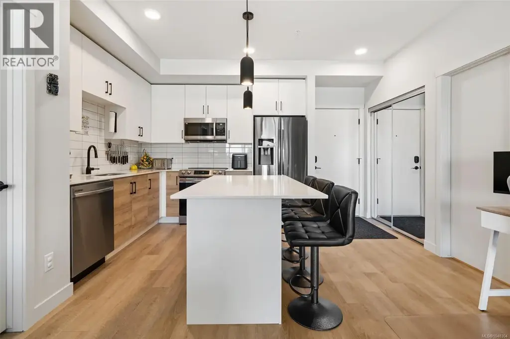302 2469 Gateway Rd, Langford