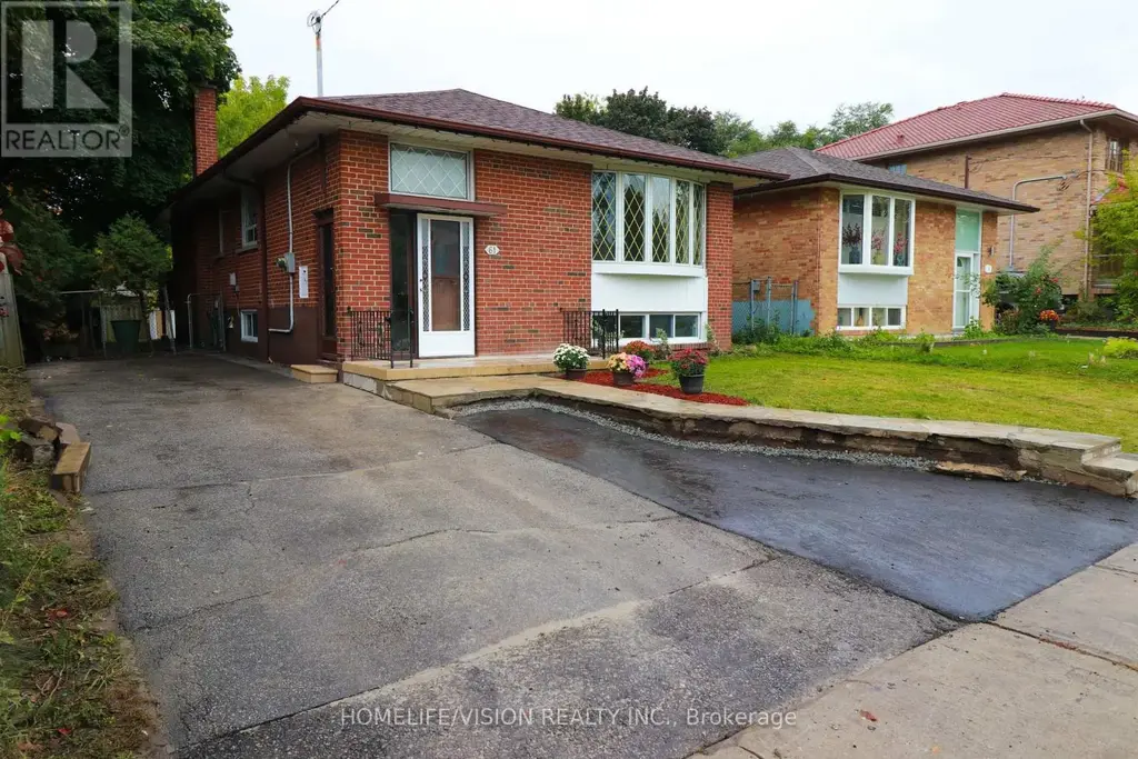 61 Lewiston Road, Toronto (Dorset Park)