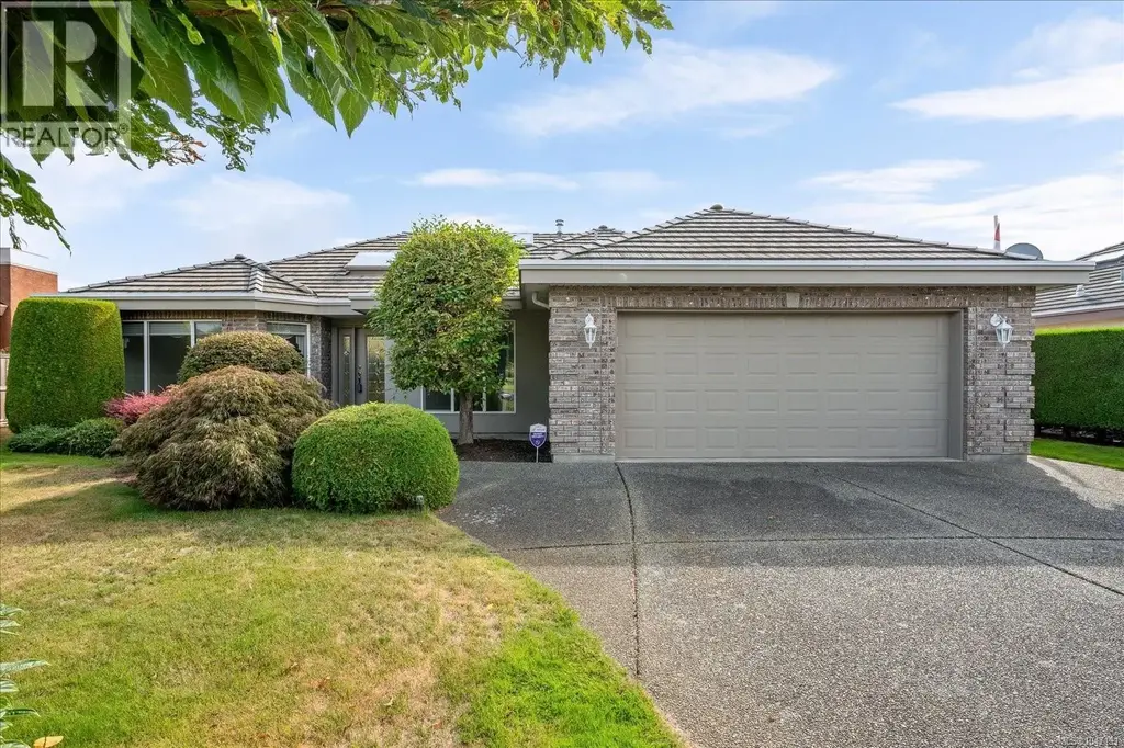 801 Devon Pl, Qualicum Beach