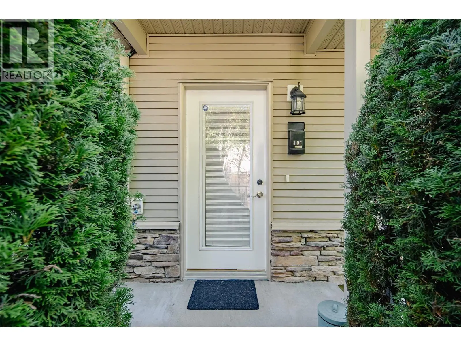 952 Lawson Avenue Unit# 101. Kelowna, British Columbia