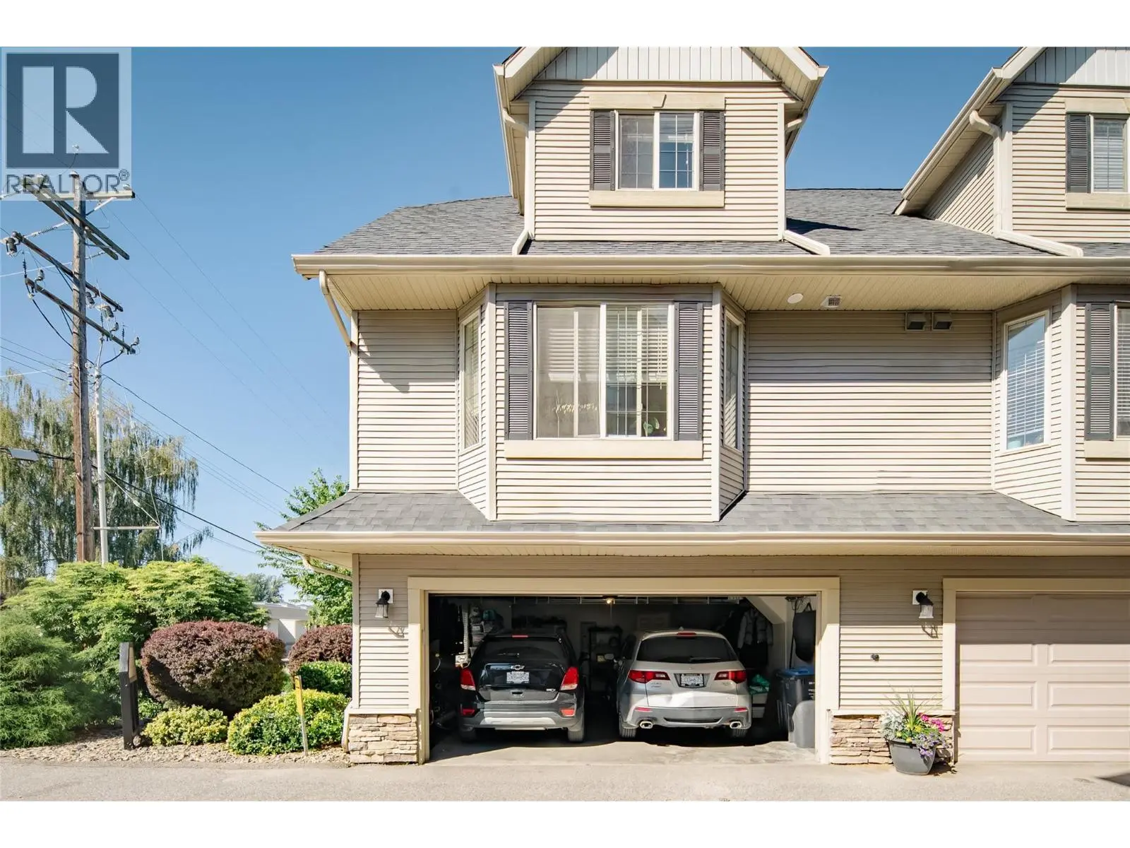 952 Lawson Avenue Unit# 101. Kelowna, British Columbia