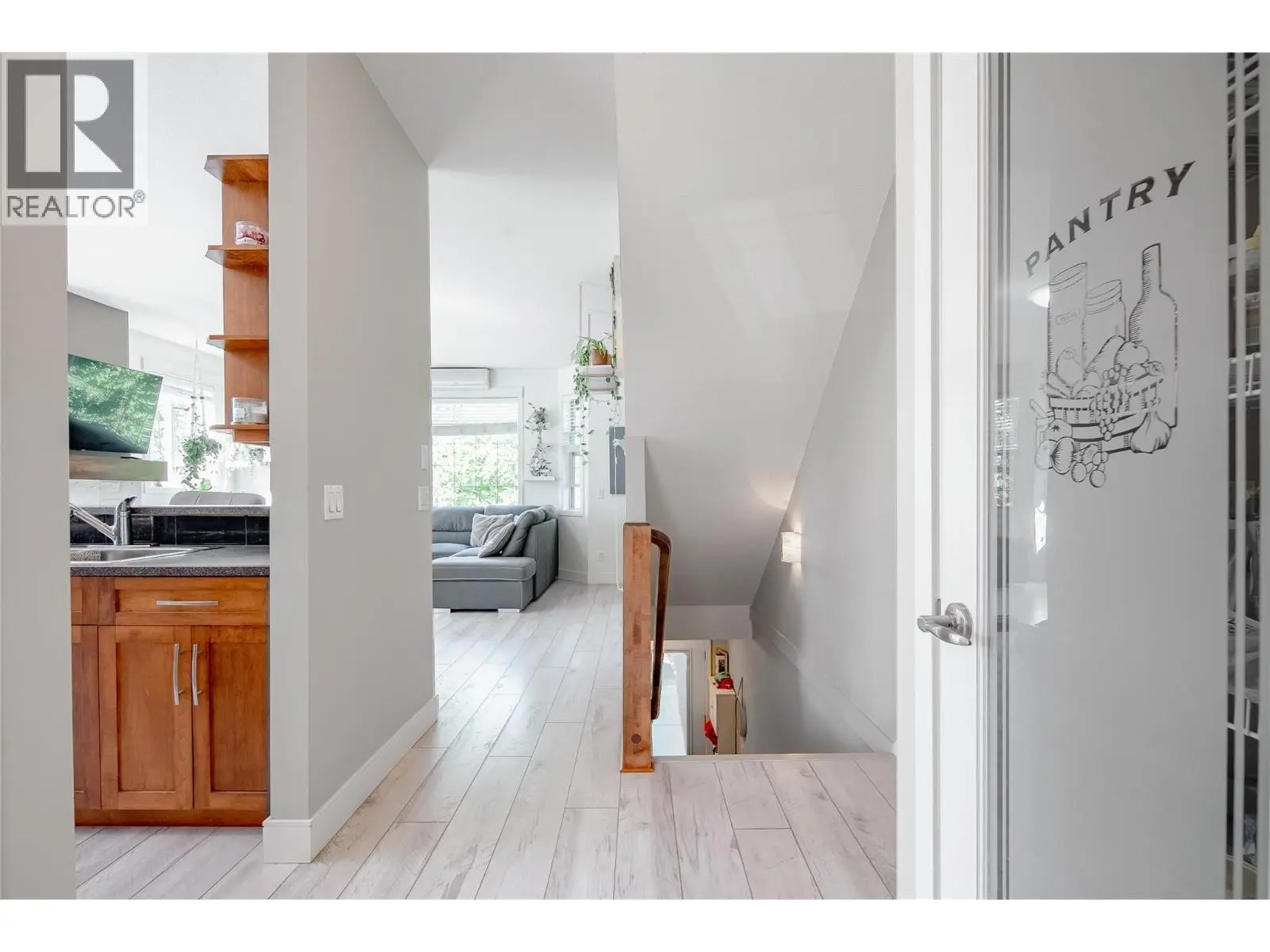 952 Lawson Avenue Unit# 101. Kelowna, British Columbia