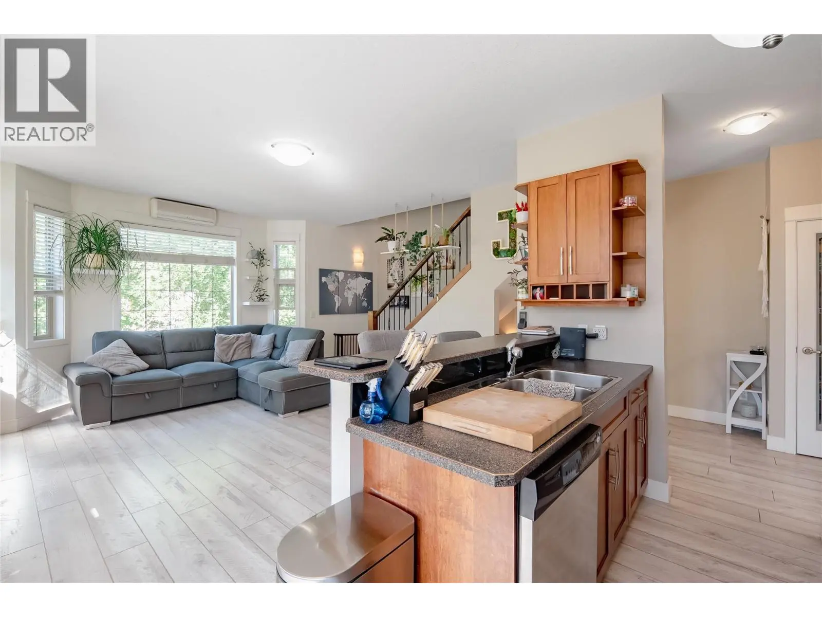952 Lawson Avenue Unit# 101. Kelowna, British Columbia