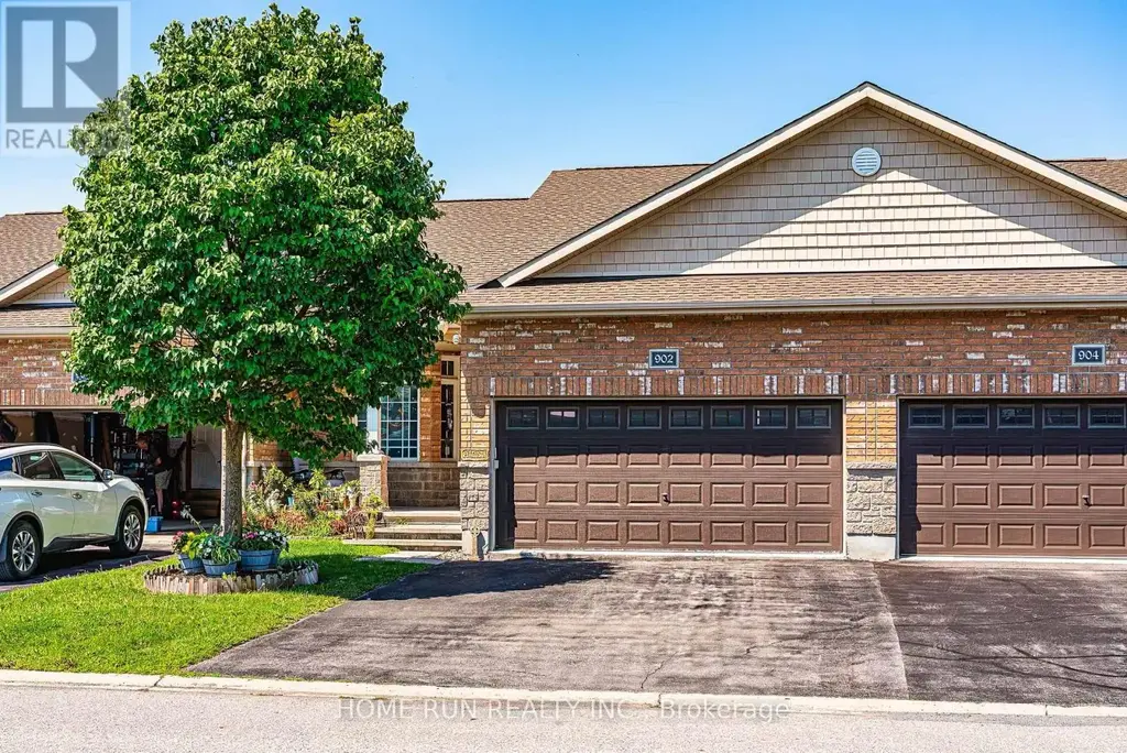 902 Burwash Landing Bay, Ottawa