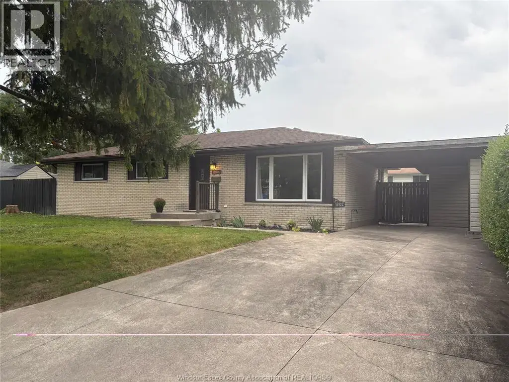 12102 Evergreen Drive, Tecumseh