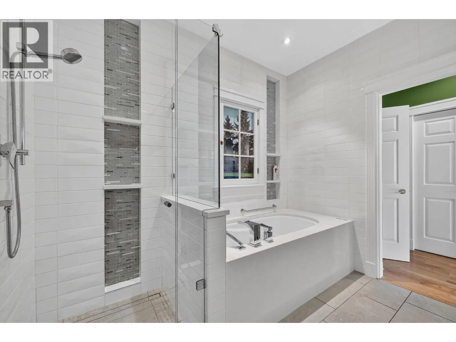 1986 Bowes Street Unit# 109. Kelowna, British Columbia
