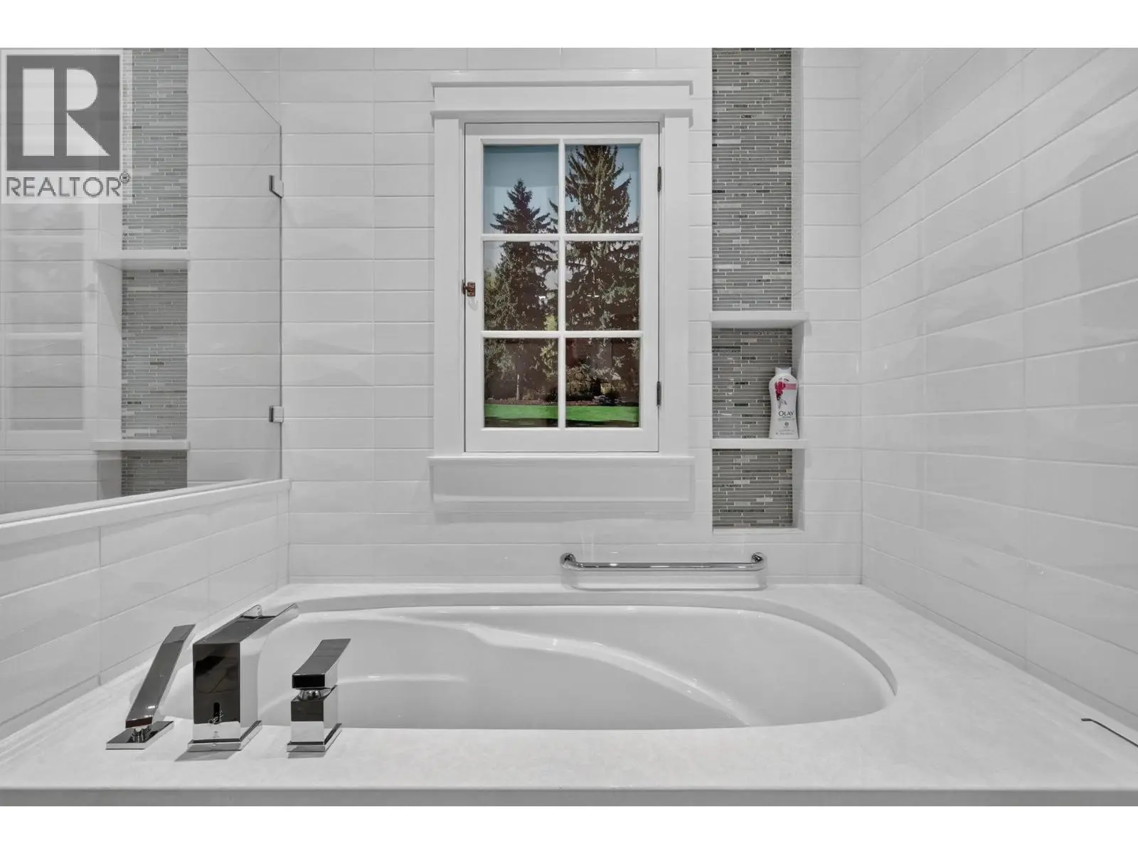 1986 Bowes Street Unit# 109. Kelowna, British Columbia