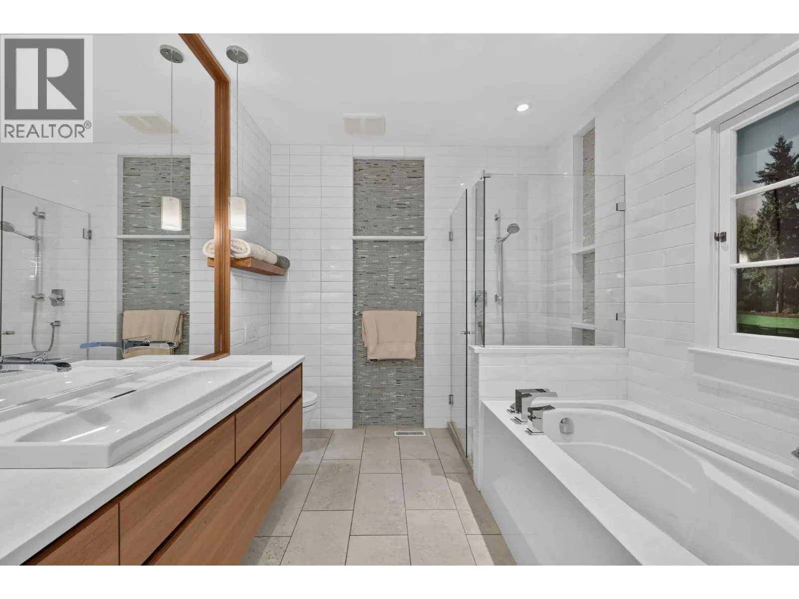 1986 Bowes Street Unit# 109. Kelowna, British Columbia