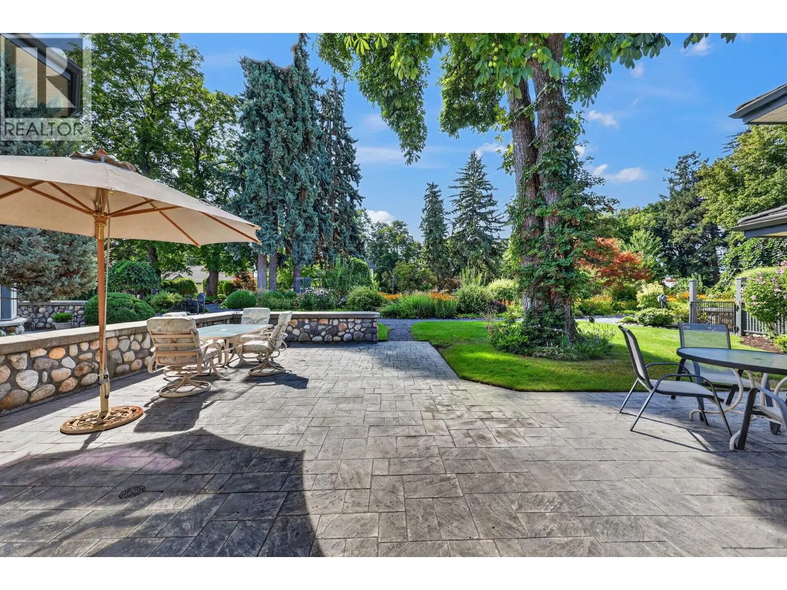 1986 Bowes Street Unit# 109. Kelowna, British Columbia