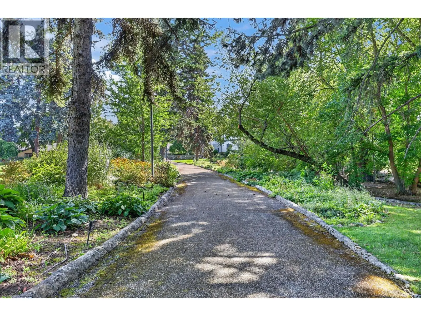 1986 Bowes Street Unit# 109. Kelowna, British Columbia