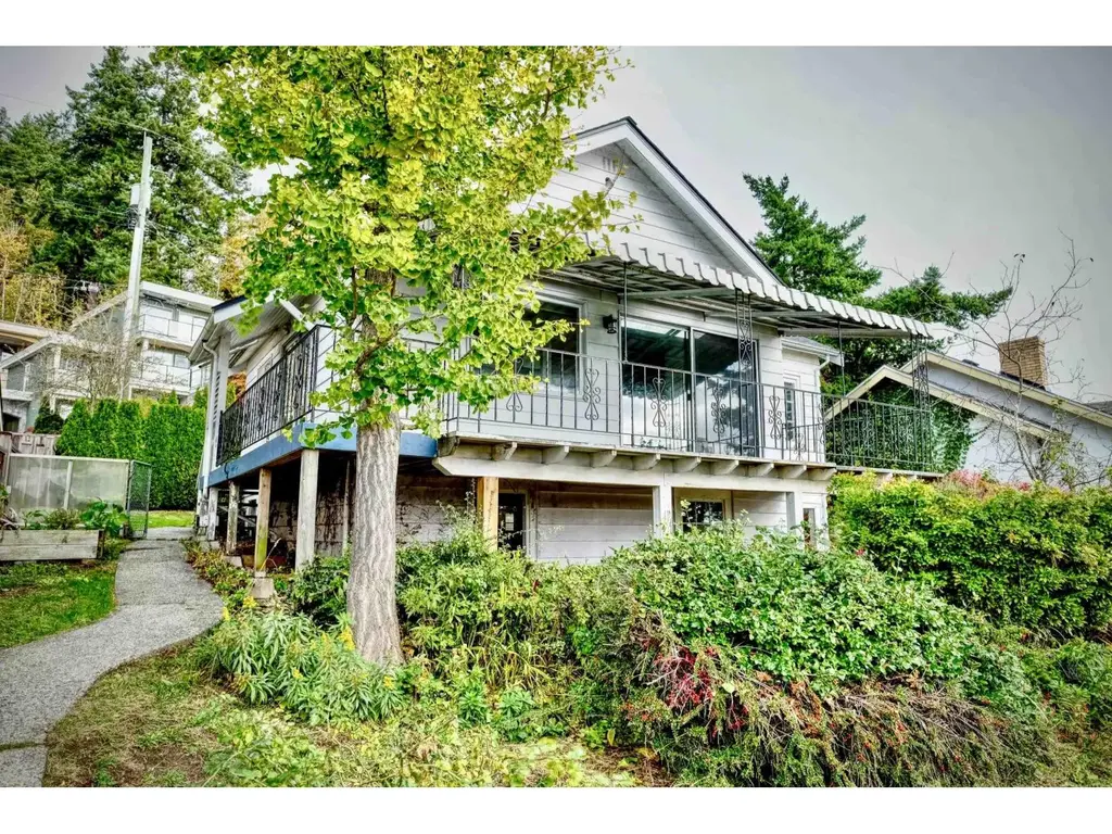 House 14683 West Beach Avenue, White Rock