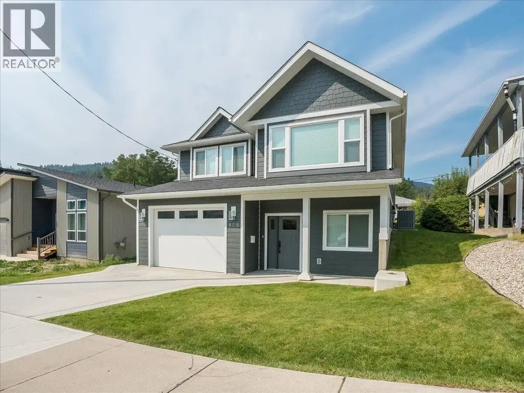 808 7th Avenue, Castlegar