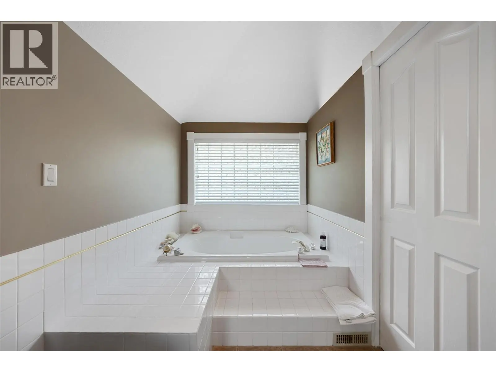 205 Merlin Court. Kelowna, British Columbia