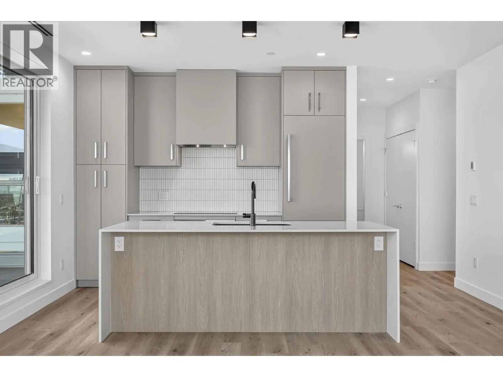 3300 Lakeshore Road Unit# 1303. Kelowna, British Columbia