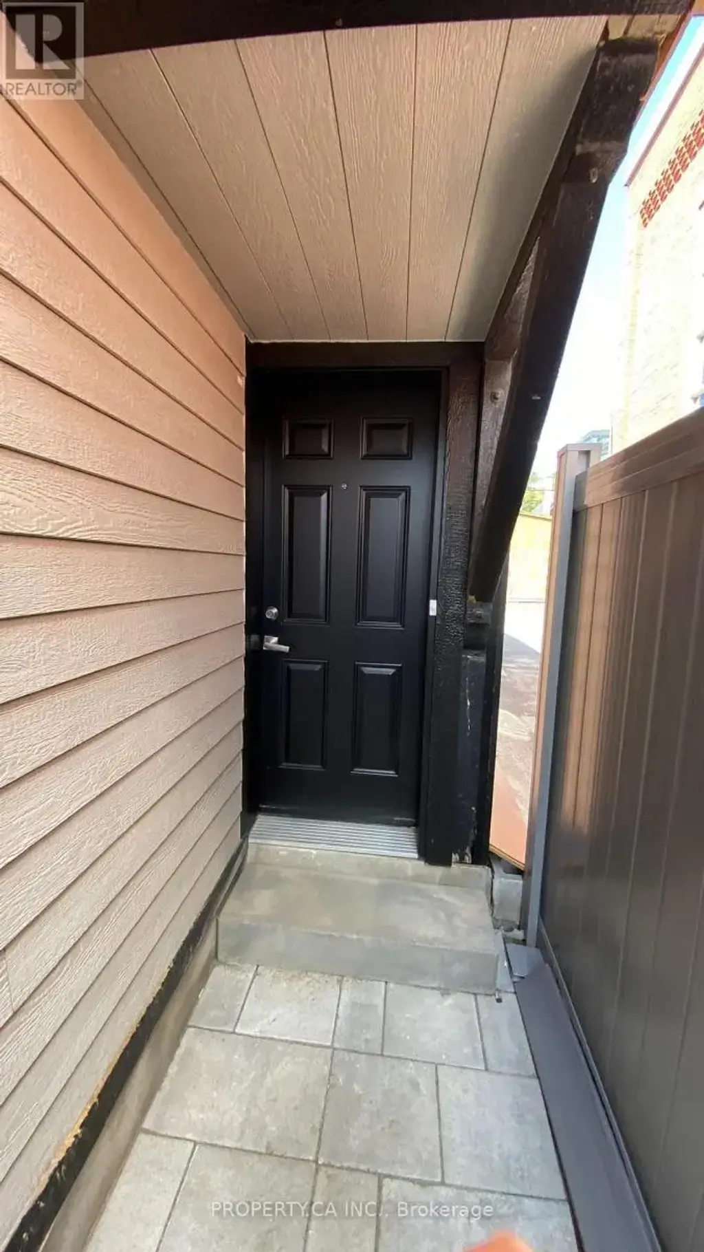 B - 395 Gladstone Avenue, Ottawa