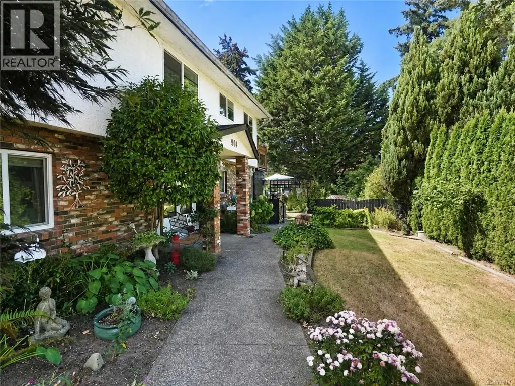 904 Rankin Rd, Esquimalt
