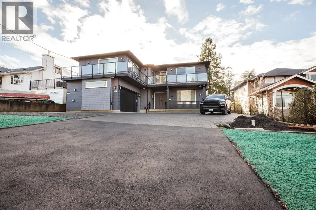 741 Snowdrop Ave, Saanich