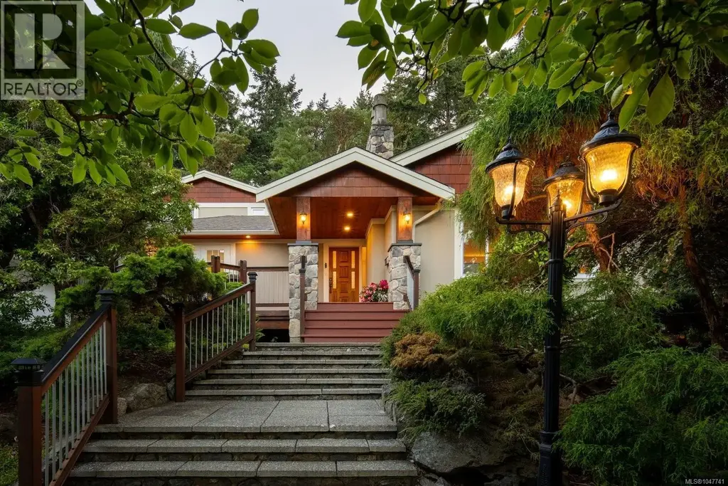2229 Arbutus Rd E, Saanich