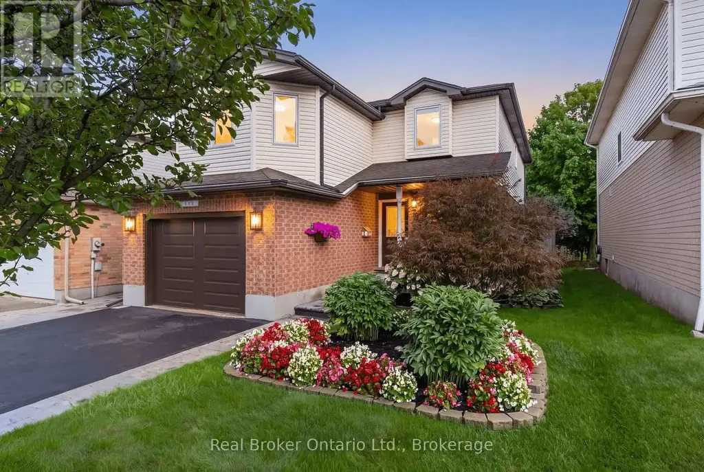 203 Country Club Drive, Guelph (Victoria North)