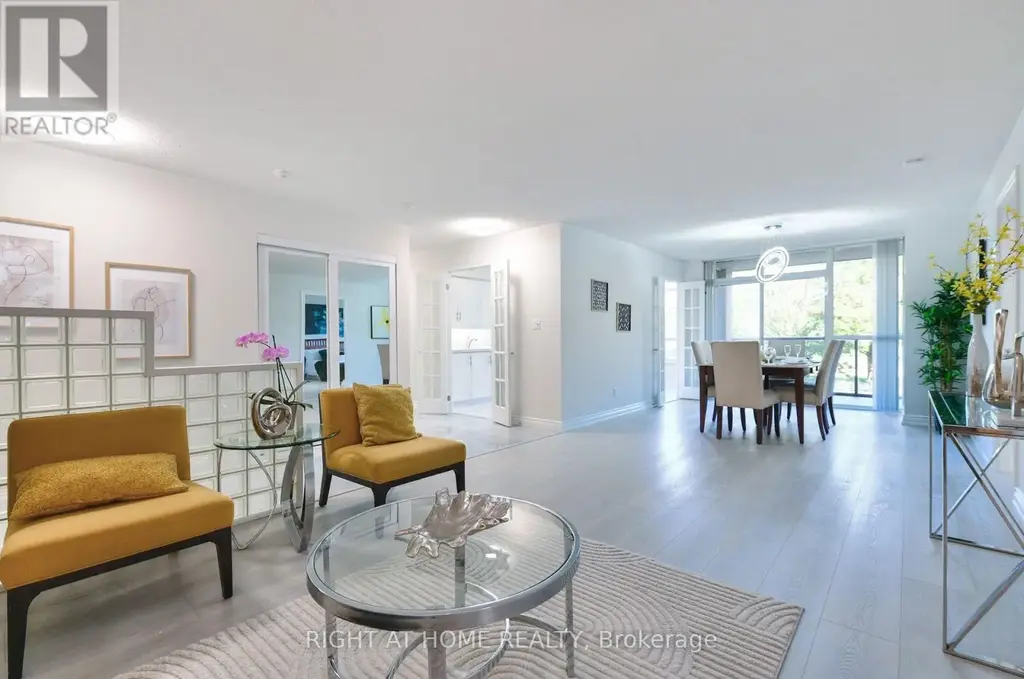 215 - 3181 Bayview Avenue, Toronto (Bayview Woods-Steeles)