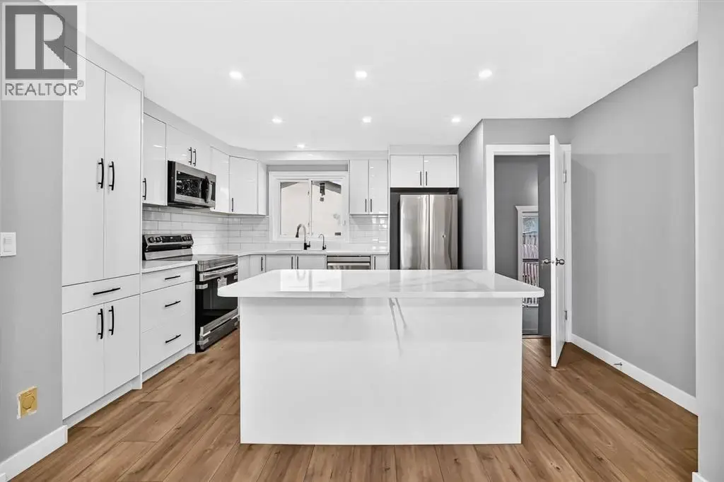 208 Penbrooke Way Se, Calgary
