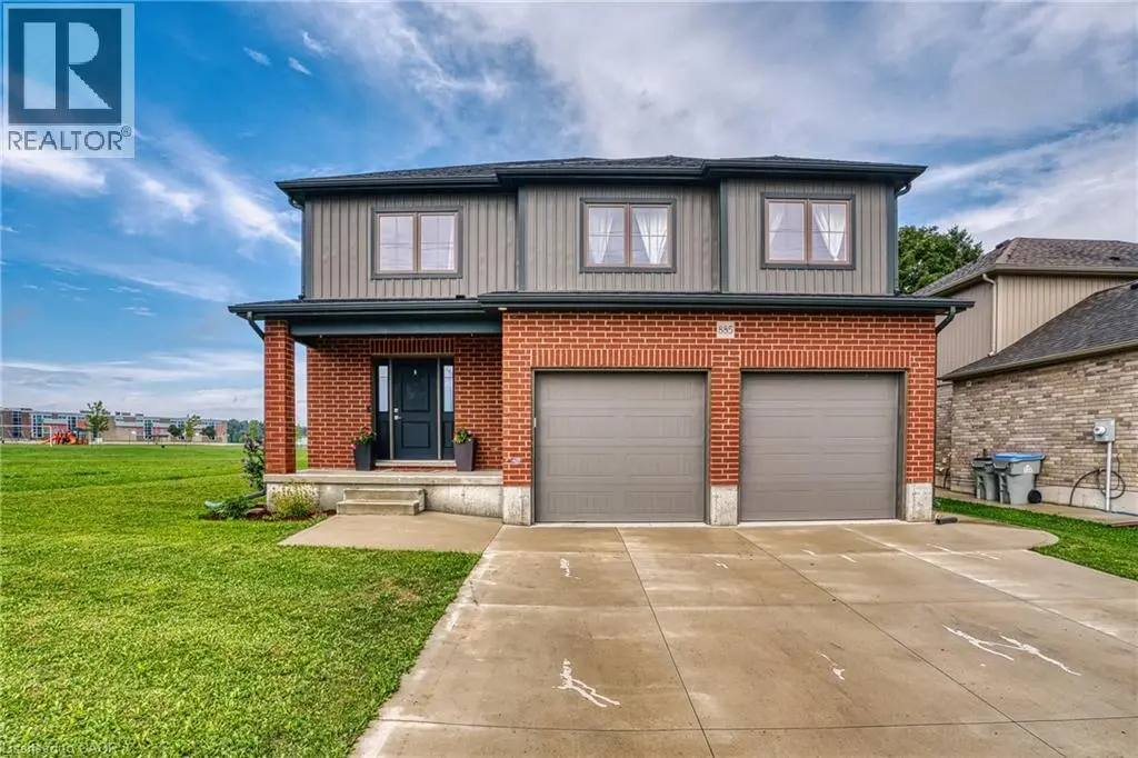 885 Binning Street W, Listowel