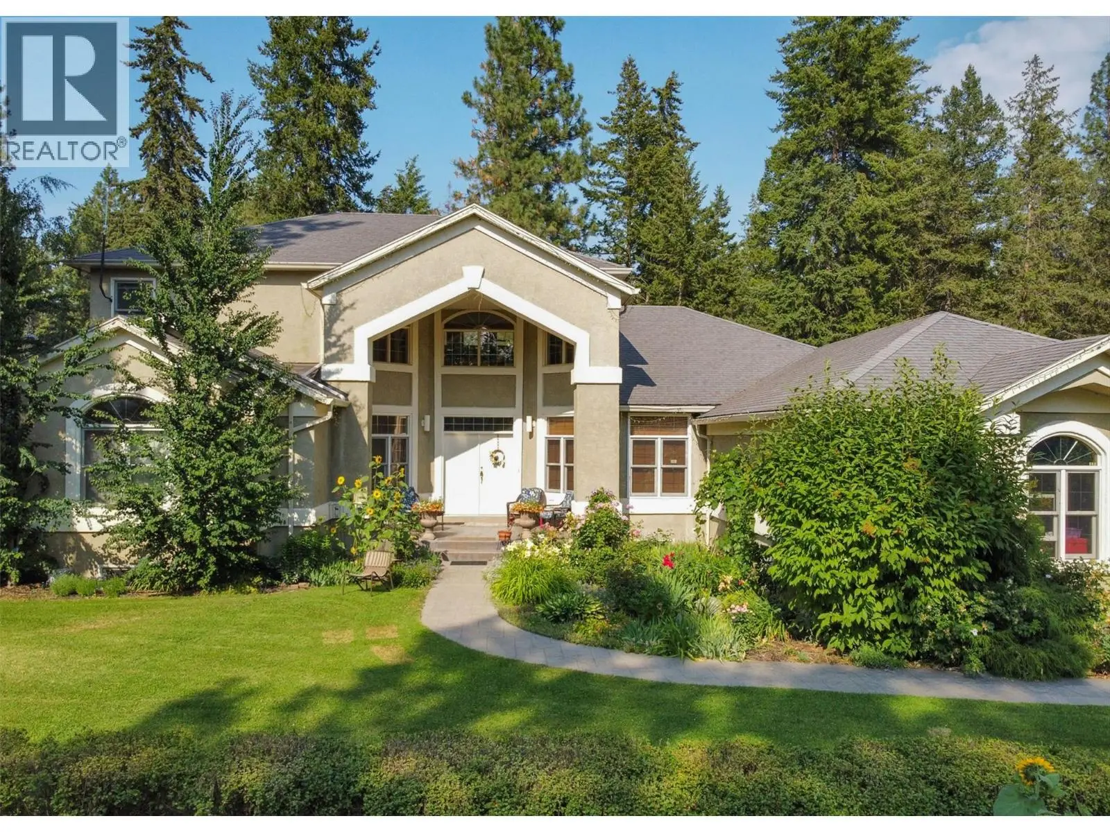 3605 Luxmoore Road. Kelowna, British Columbia