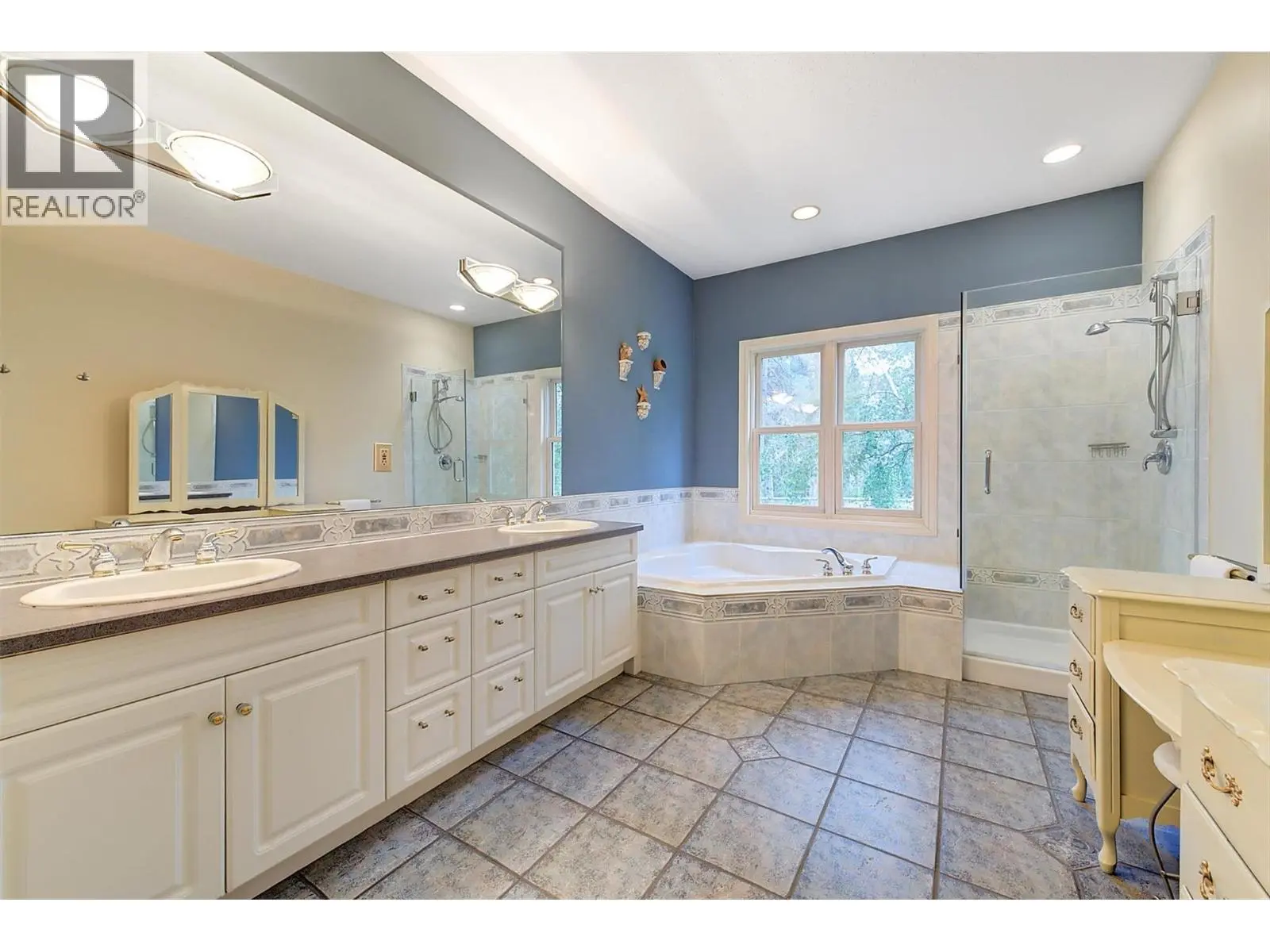 3605 Luxmoore Road. Kelowna, British Columbia