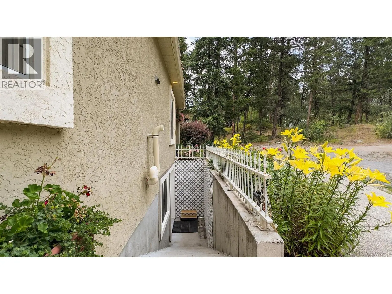 3605 Luxmoore Road. Kelowna, British Columbia