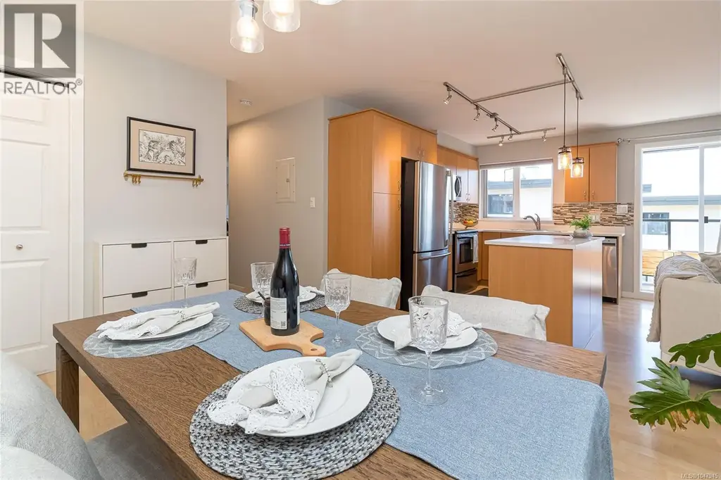 404 2940 Harriet Rd, Saanich
