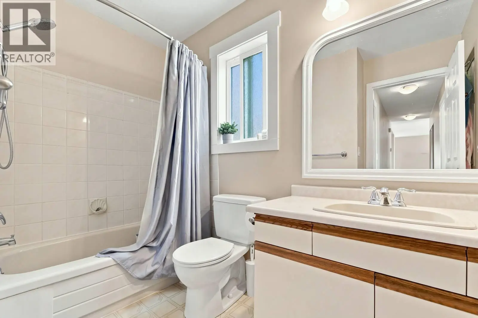 464 Glen Pine Court. Kelowna, British Columbia