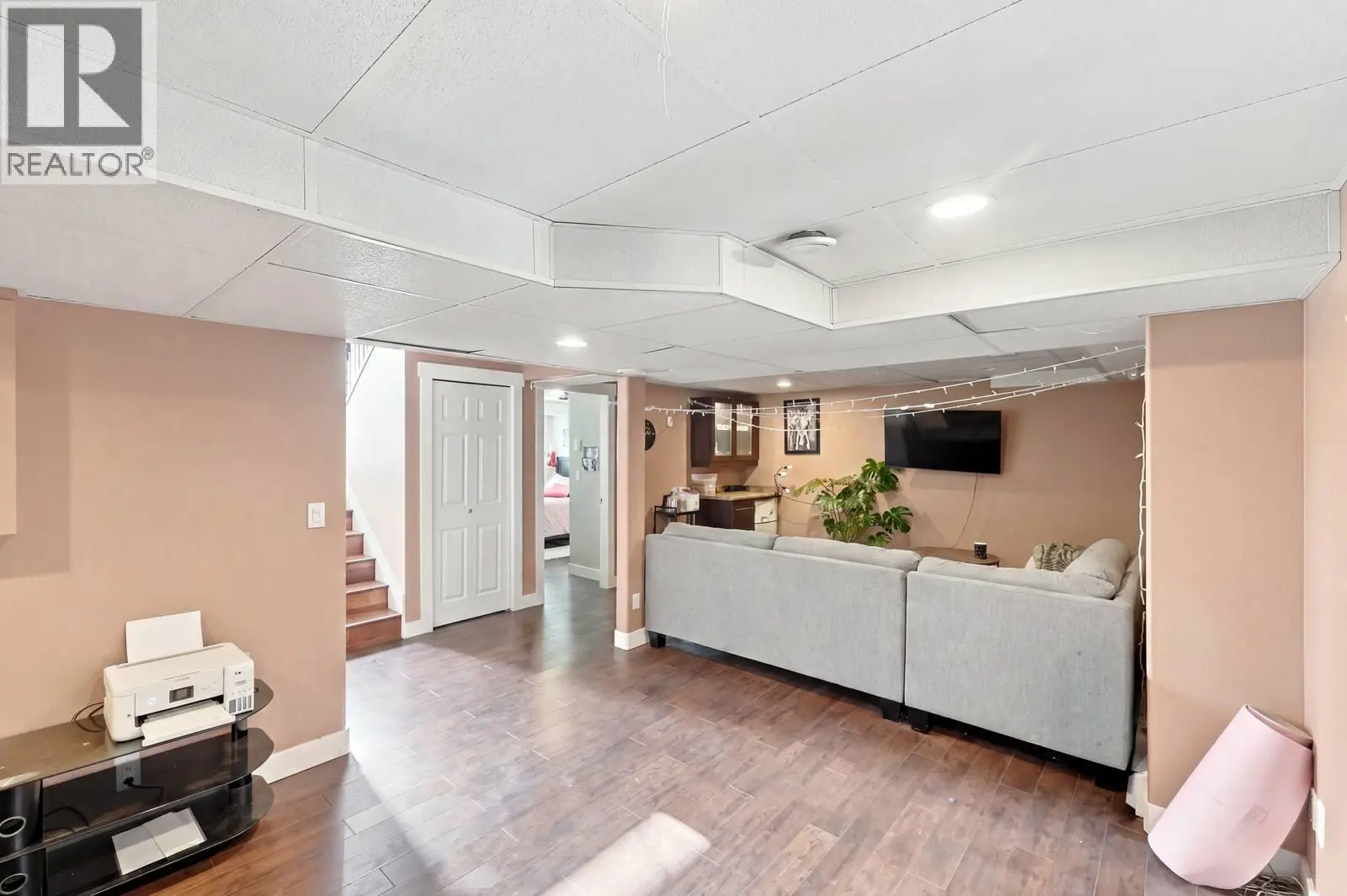 464 Glen Pine Court. Kelowna, British Columbia