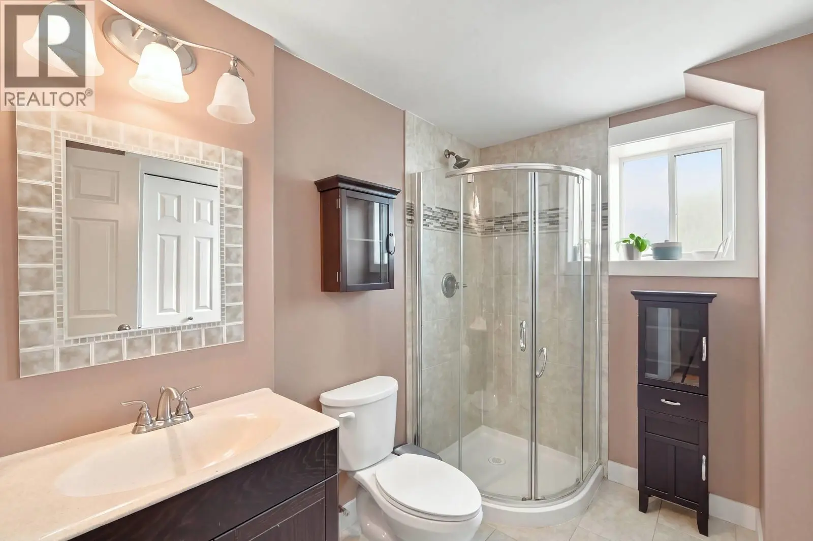 464 Glen Pine Court. Kelowna, British Columbia