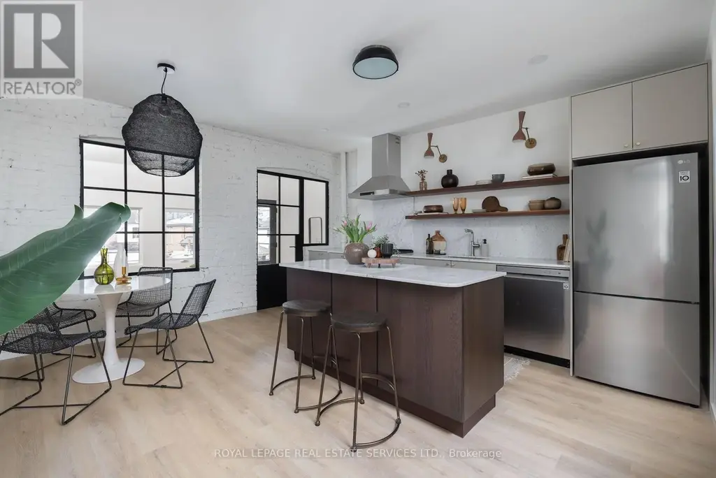 1752a St. Clair Avenue W, Toronto (Weston-Pellam Park)