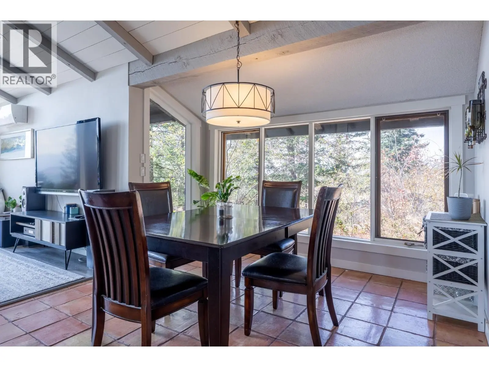 6474 Sierra Drive. Kelowna, British Columbia