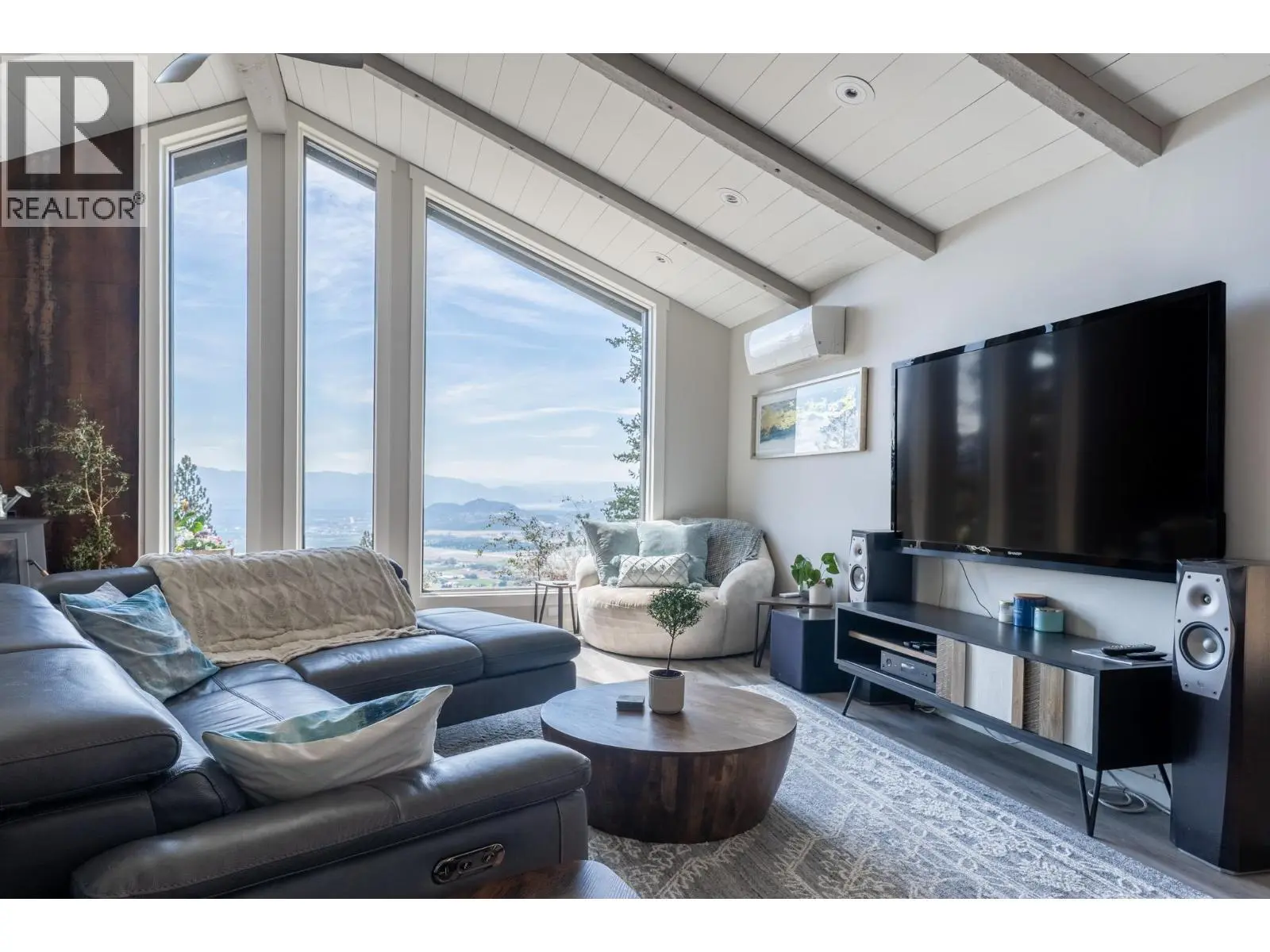 6474 Sierra Drive. Kelowna, British Columbia