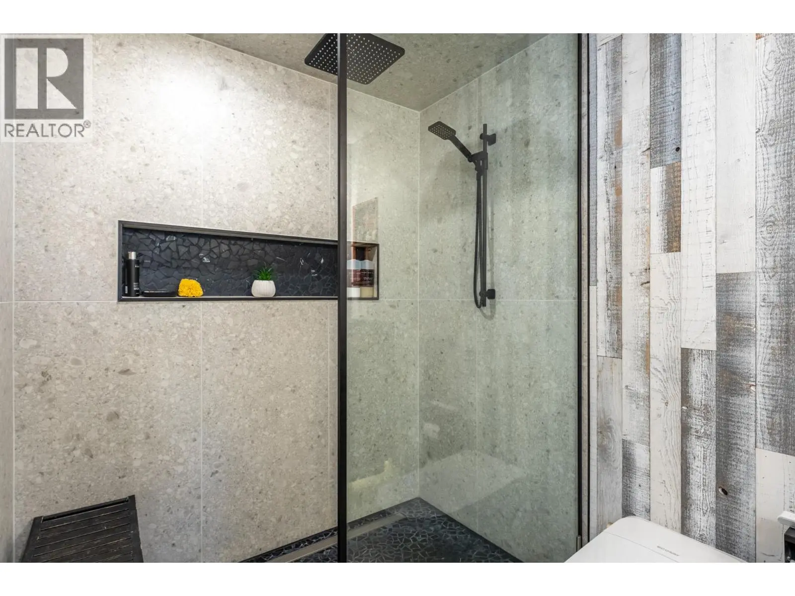 6474 Sierra Drive. Kelowna, British Columbia