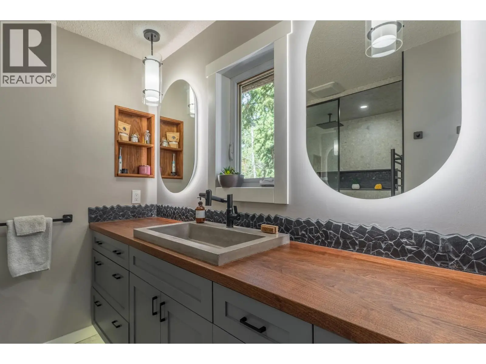 6474 Sierra Drive. Kelowna, British Columbia